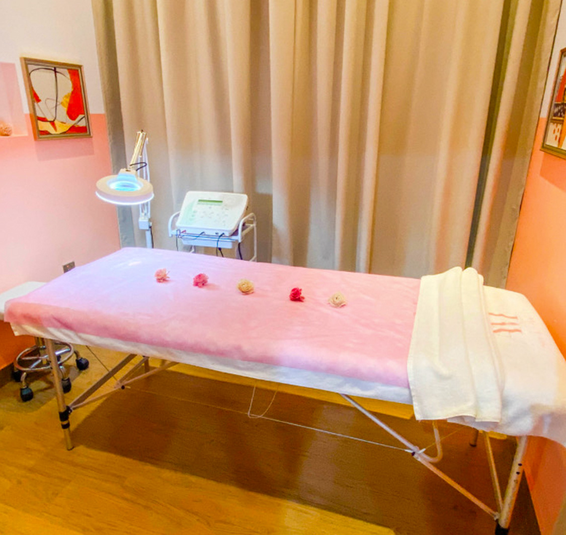 AM Grace & Glam Ladies Cosmetic & Personal Care Center