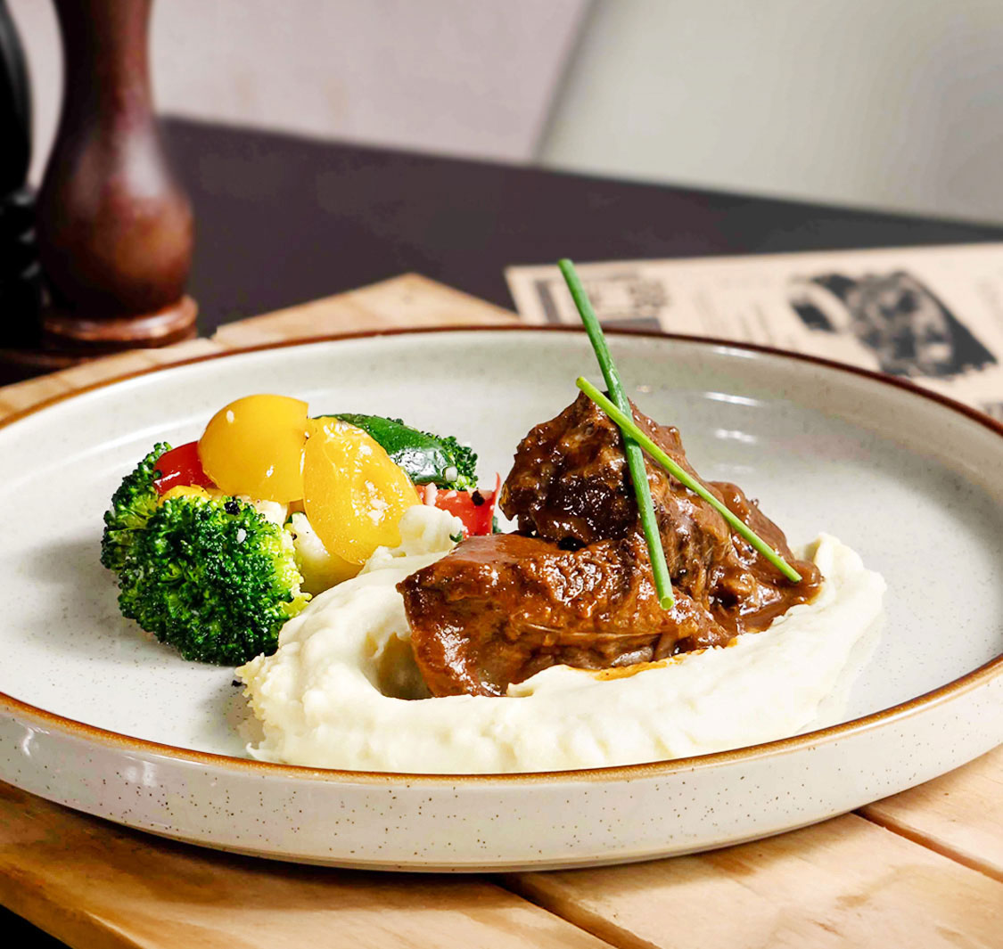 CALI Kitchener Rd - Restaurant & Bar