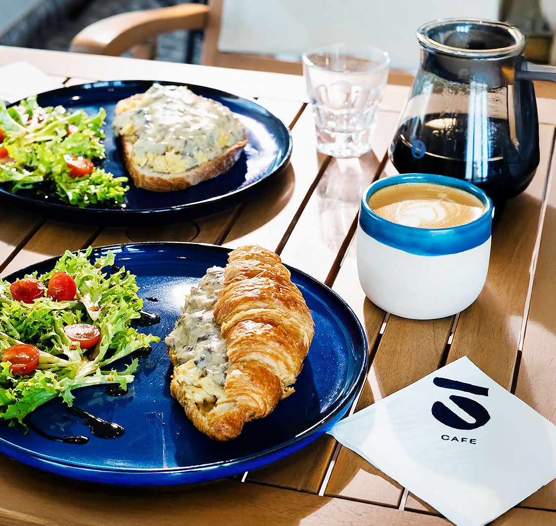 Cinq Cafe