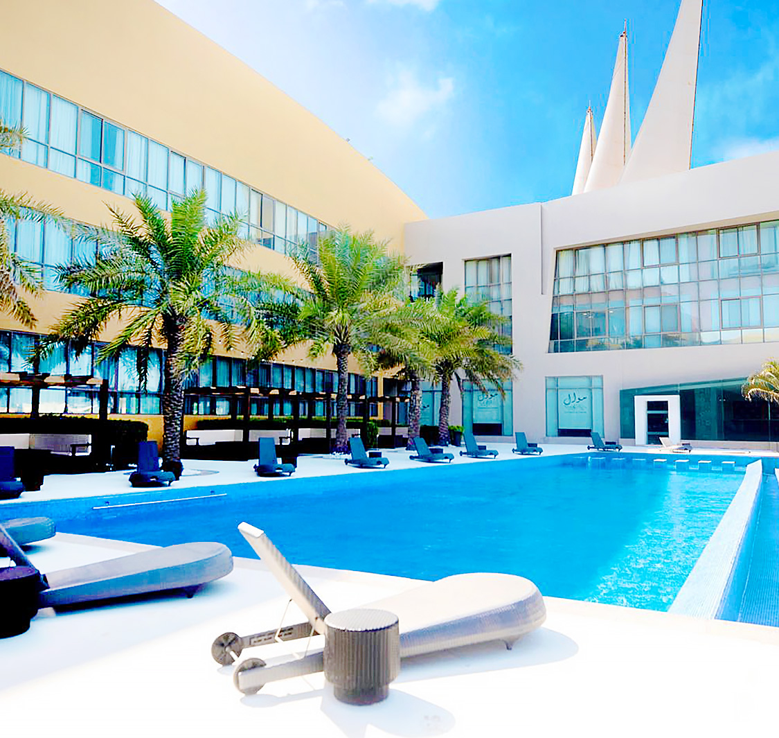 مسبح فندق دراجون