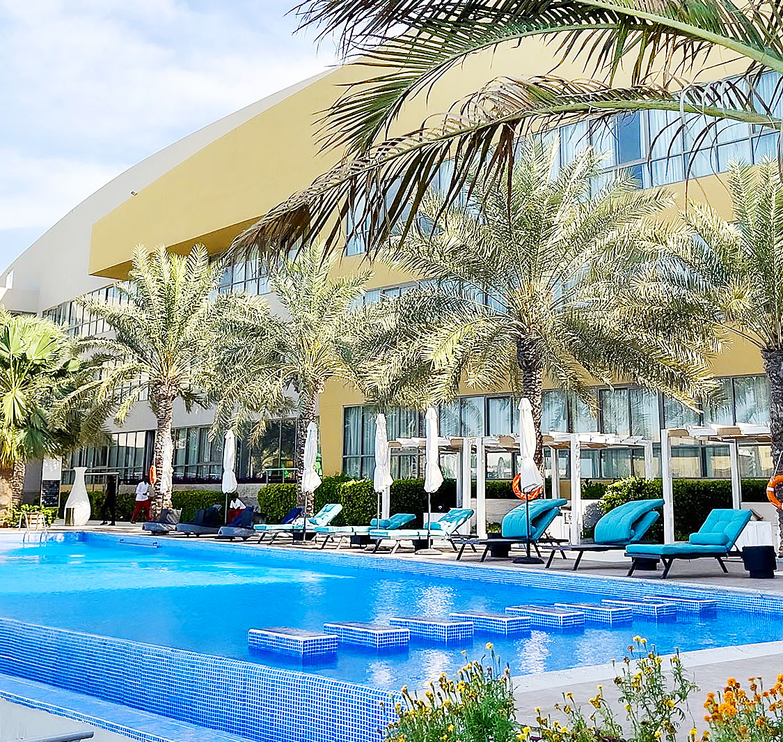 مسبح فندق دراجون