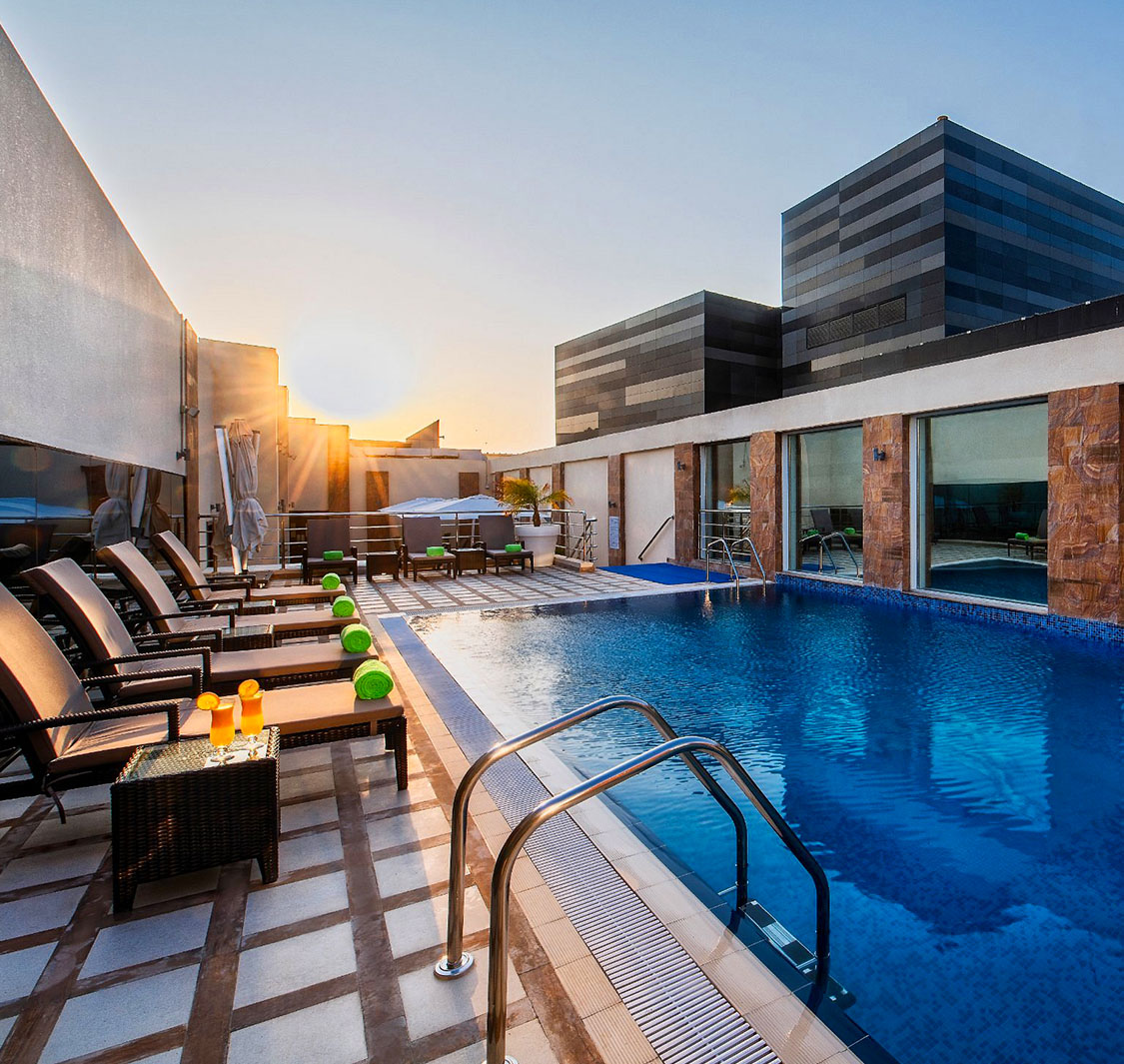 Golden Tulip Doha Pool