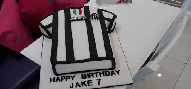 Lellas Cake Shop