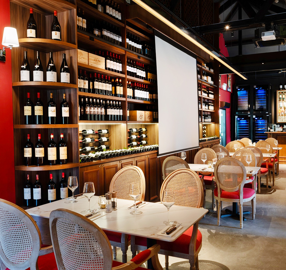 Les Bouchons at Rochester Commons