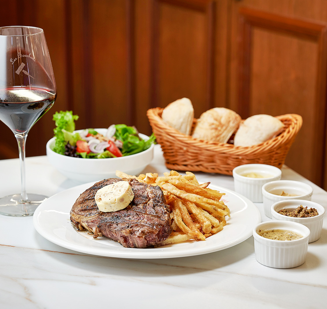 Les Bouchons at Rochester Commons