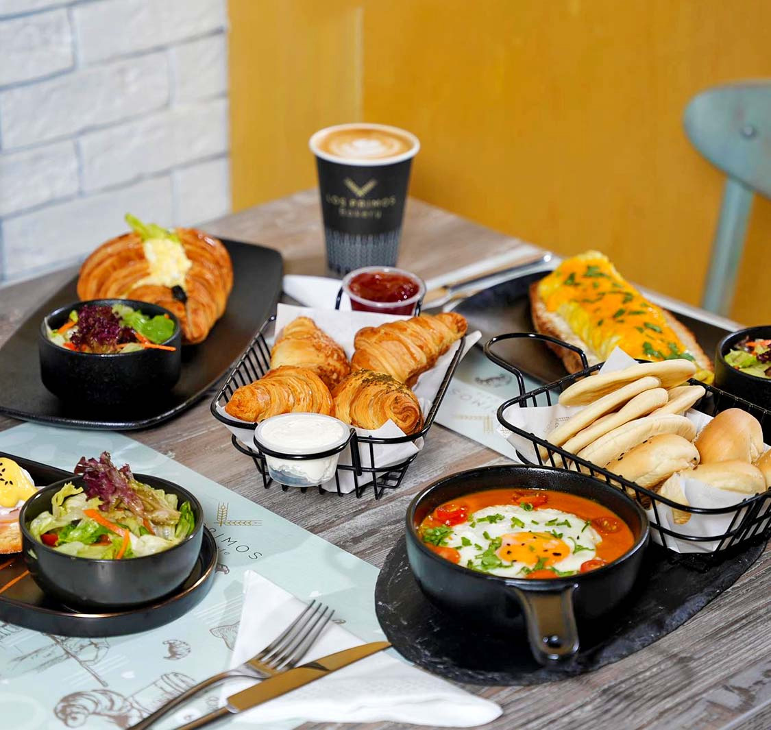 Los Primos Bakery and Cafe