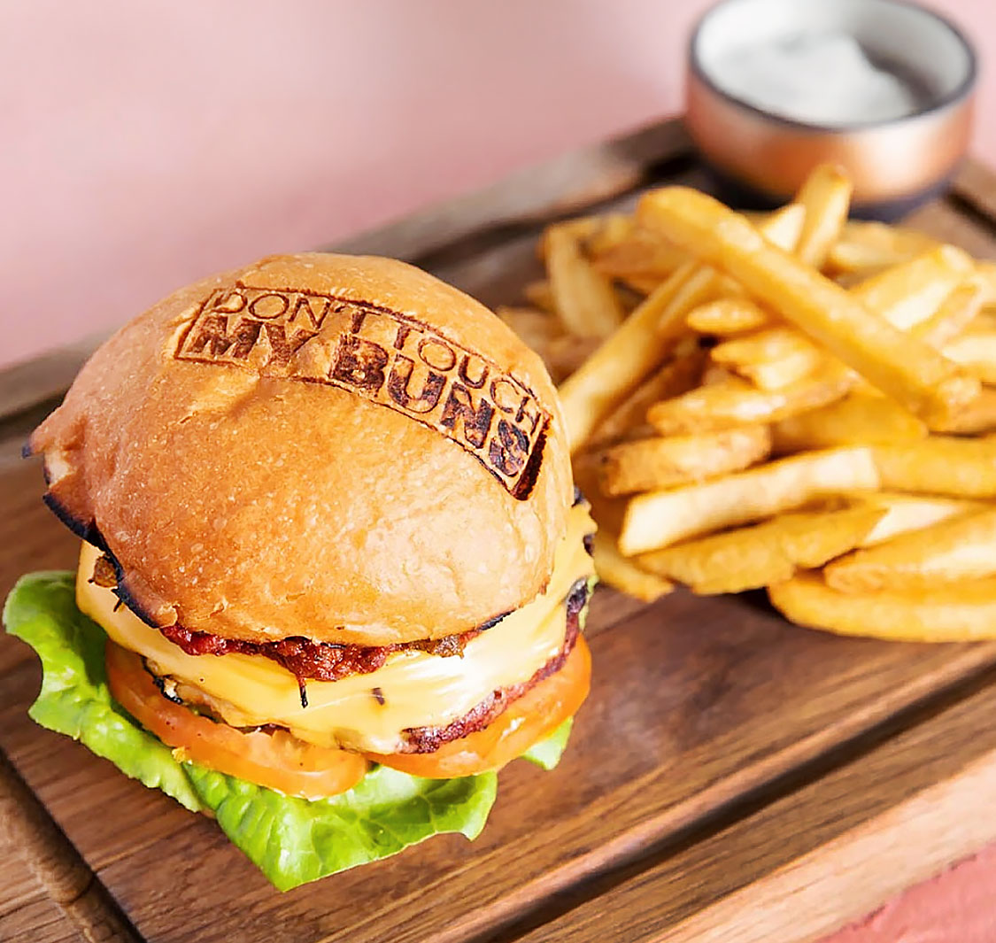 Orange Feels Bar & Shisha Lounge