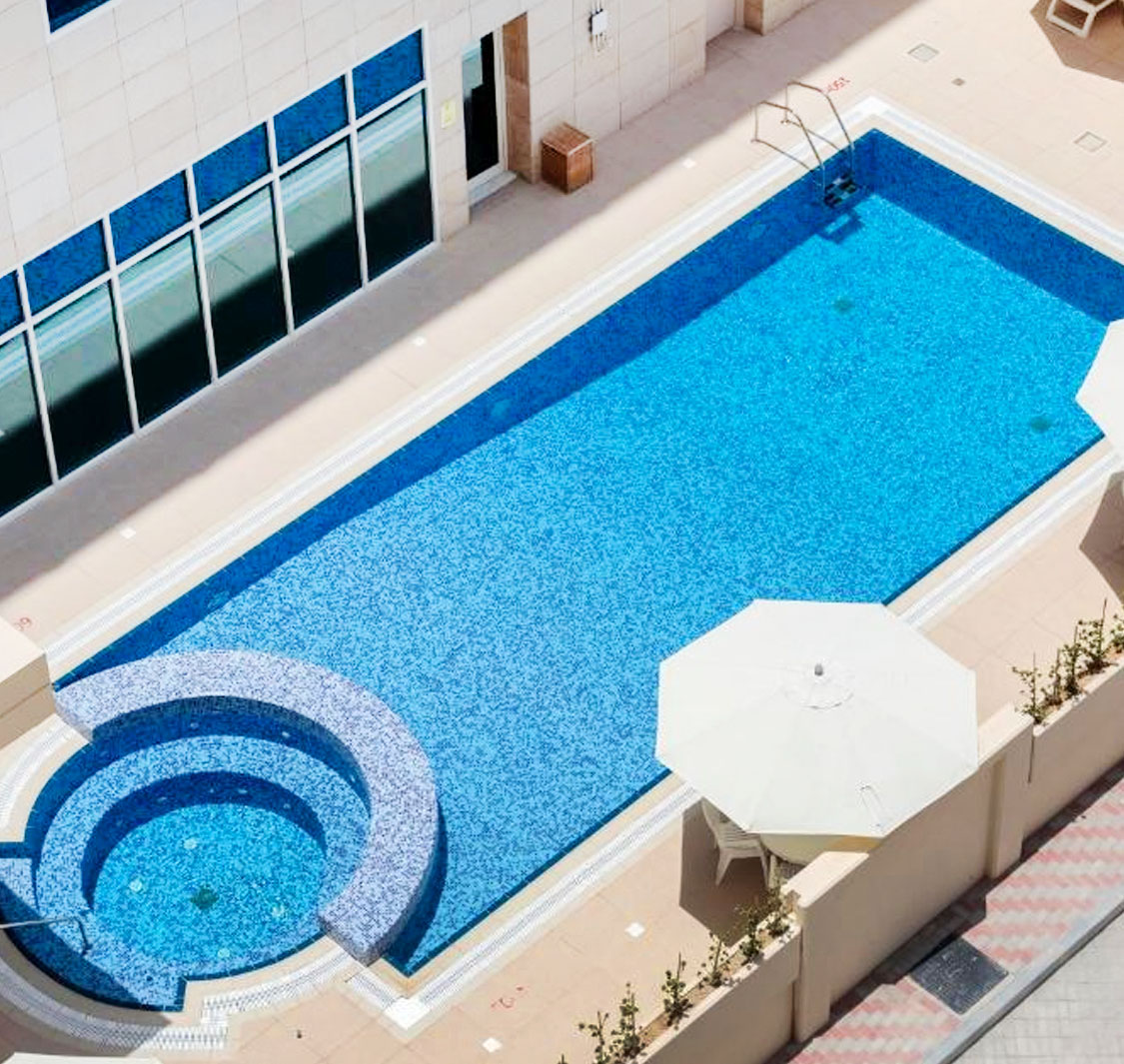 مسبح فندق بريمير إن