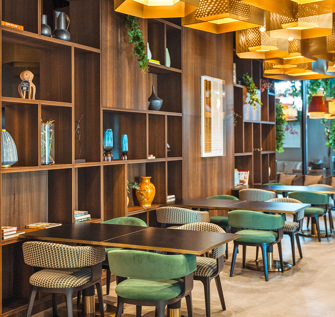 مطعم وكافيه كوينس