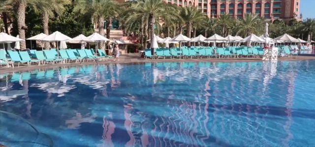 Zero Entry Pool & Beach